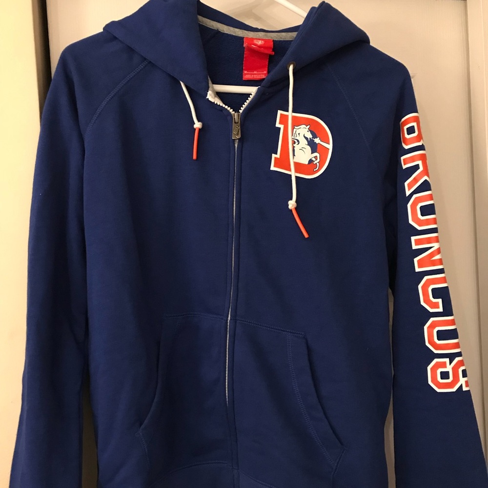 Broncos hoodie with vintage logo
